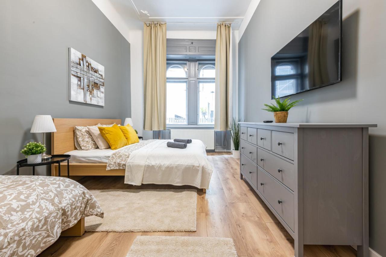 Deluxe Kazincy Apartment In The Heart Of Budapest Esterno foto