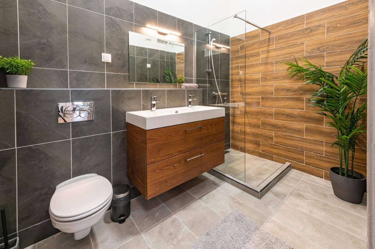 Deluxe Kazincy Apartment In The Heart Of Budapest Esterno foto