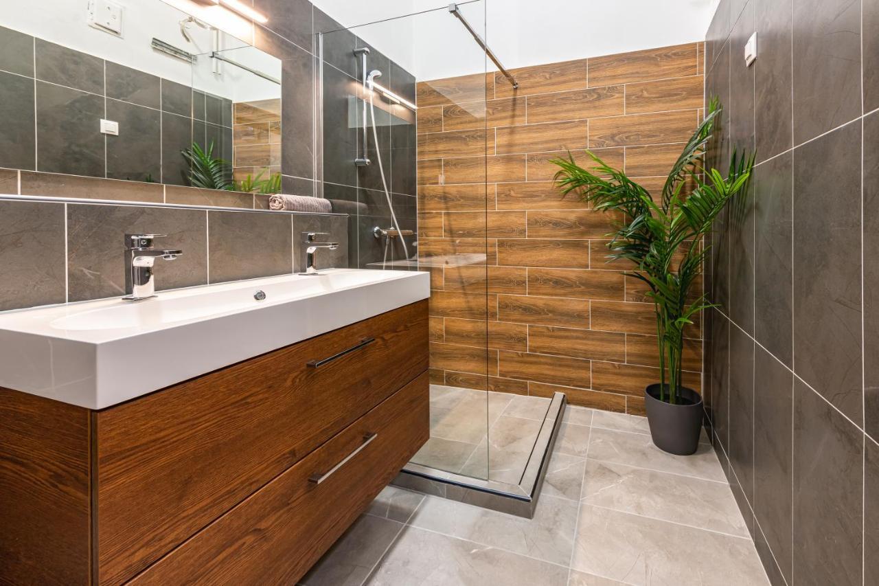 Deluxe Kazincy Apartment In The Heart Of Budapest Esterno foto