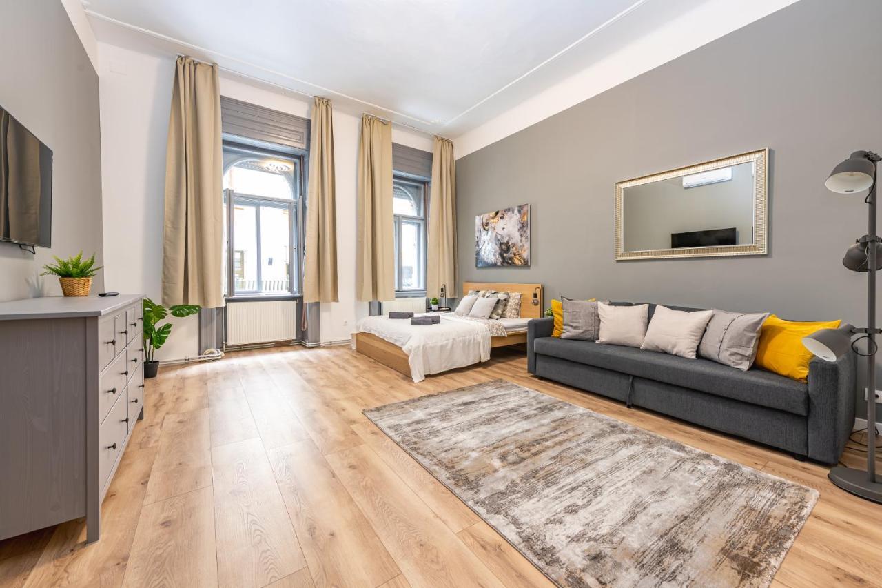 Deluxe Kazincy Apartment In The Heart Of Budapest Esterno foto